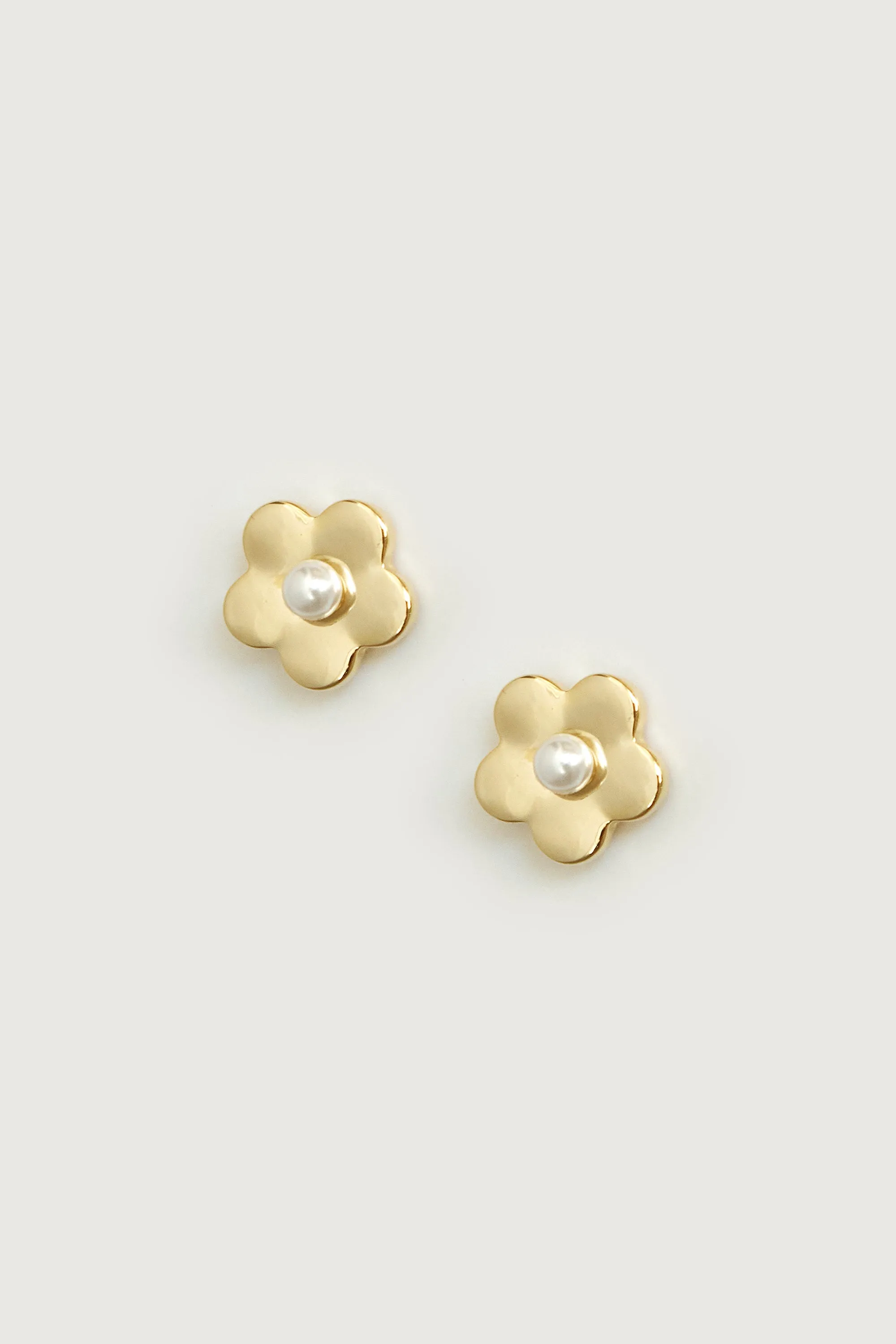 DAISY PEARL STUDS