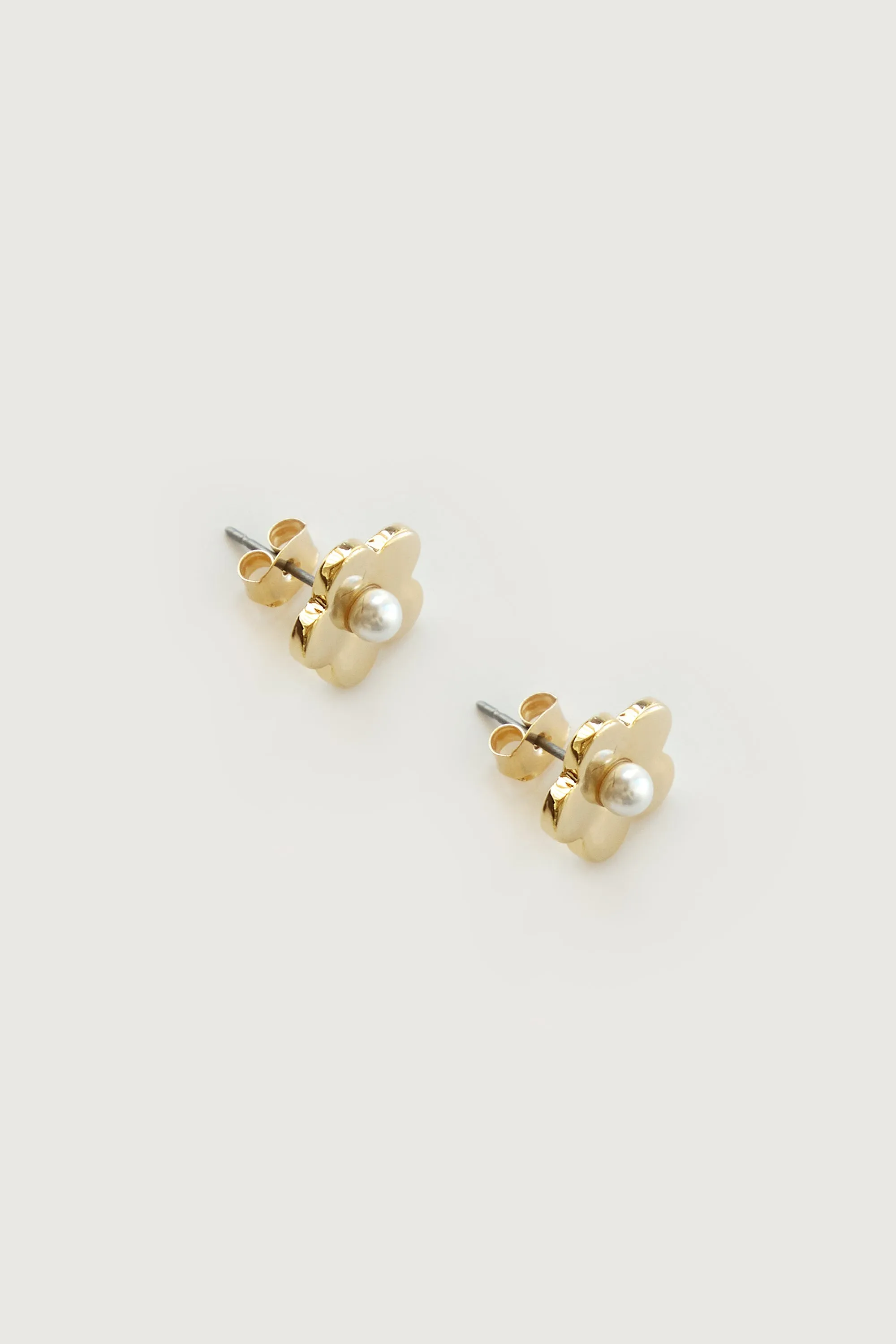 DAISY PEARL STUDS