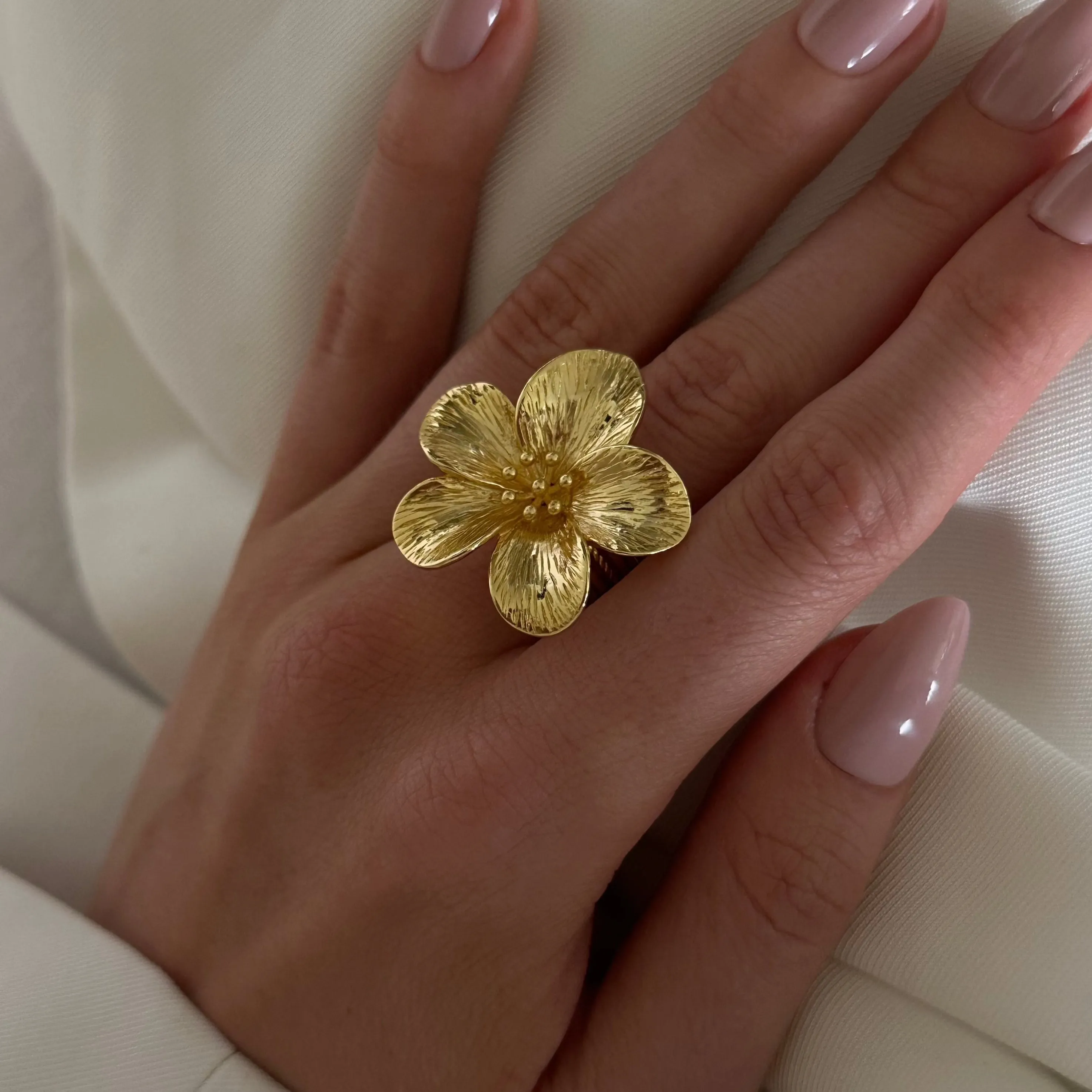 LARGE FLOWER RING Gold